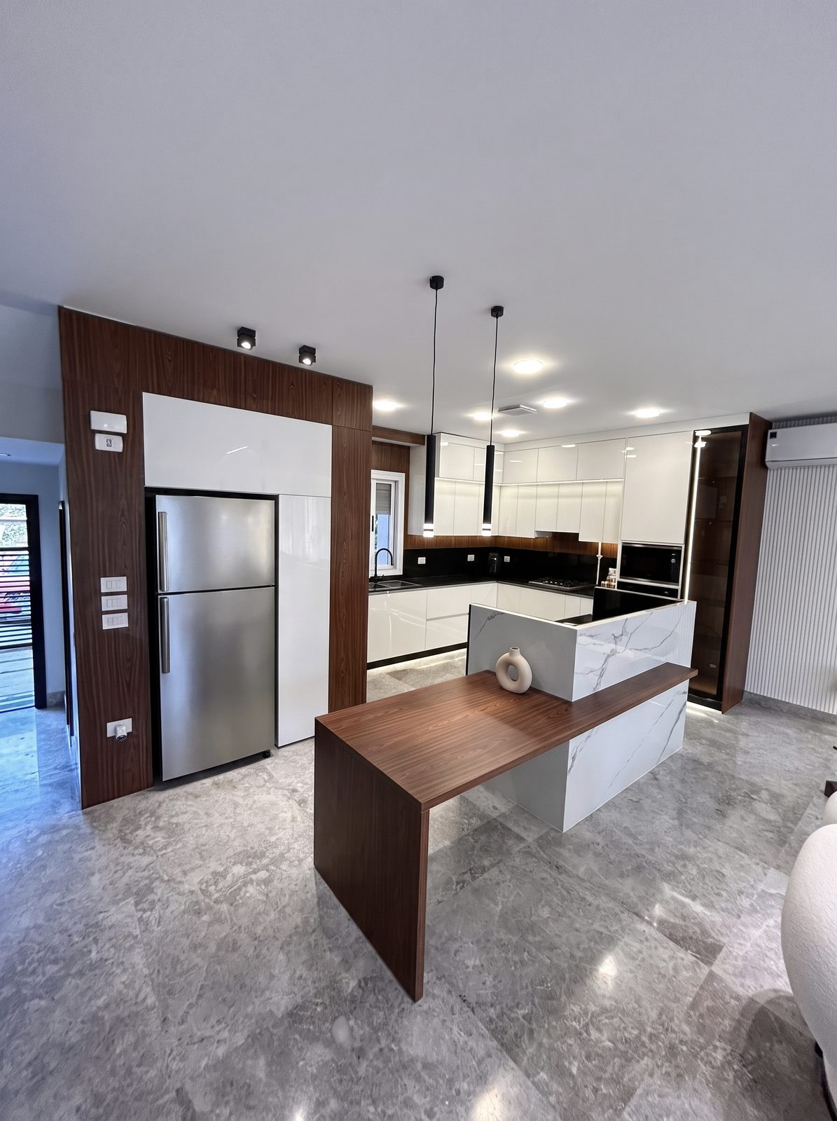 Bianco kitchen
